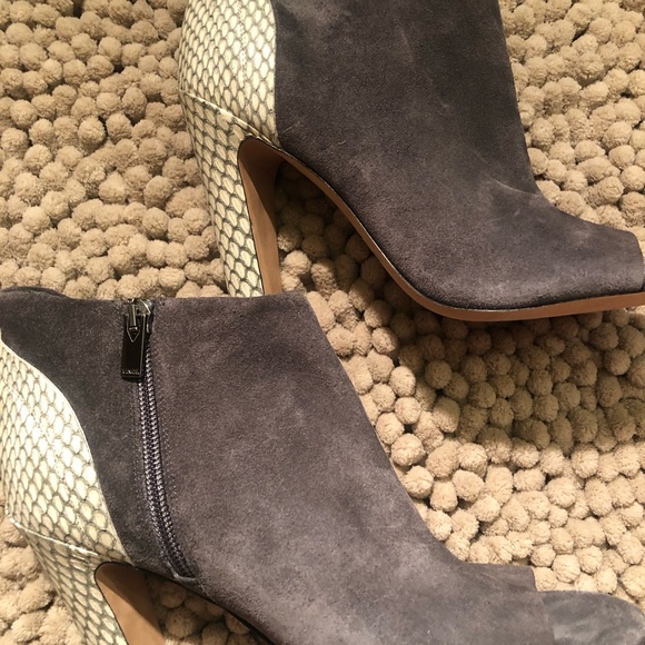 VINCE. Booties - Picture 9 of 10